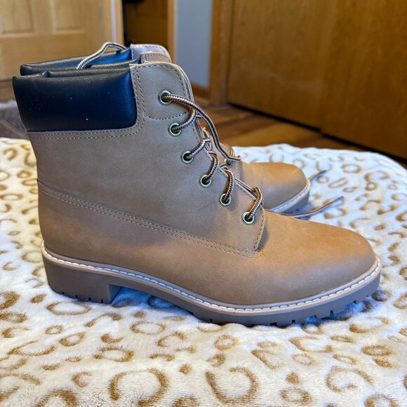 Women's Utility Boot - Picture 1 of 2